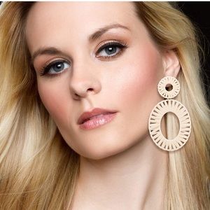 Raffia oval earrings